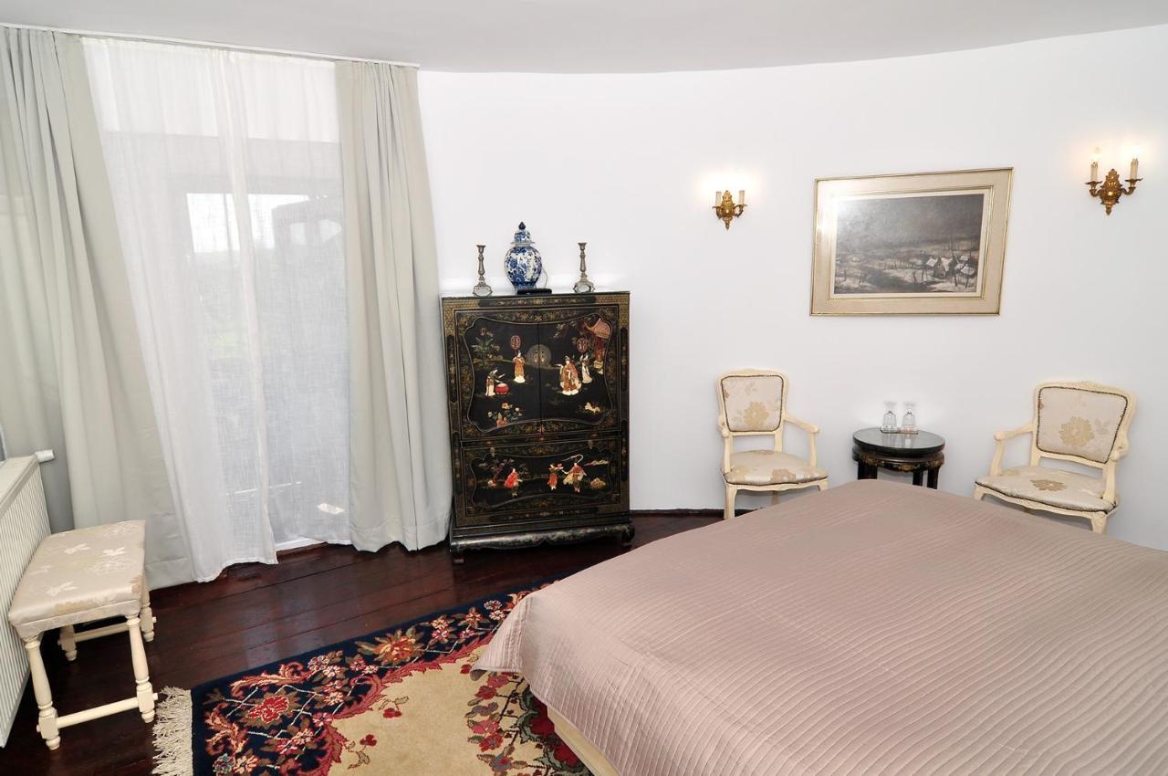 Bed & Breakfast Popamuseum Tarpesti Strada Muzeului Nr 28 Tîrpeşti Eksteriør bilde