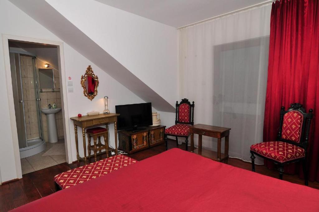 Bed & Breakfast Popamuseum Tarpesti Strada Muzeului Nr 28 Tîrpeşti Eksteriør bilde