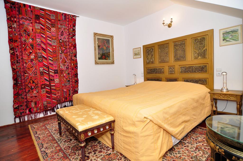 Bed & Breakfast Popamuseum Tarpesti Strada Muzeului Nr 28 Tîrpeşti Eksteriør bilde
