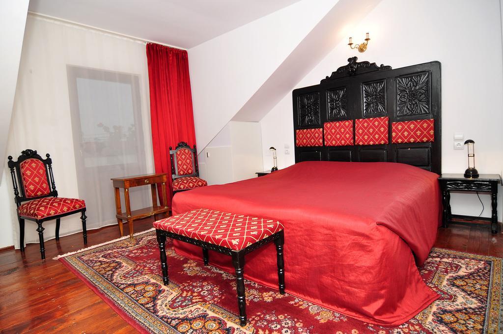 Bed & Breakfast Popamuseum Tarpesti Strada Muzeului Nr 28 Tîrpeşti Eksteriør bilde