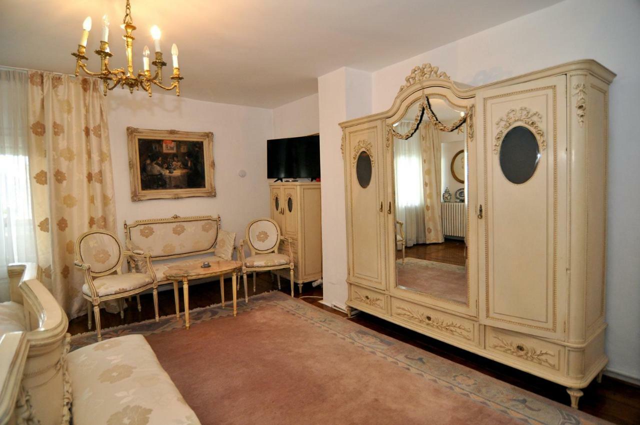 Bed & Breakfast Popamuseum Tarpesti Strada Muzeului Nr 28 Tîrpeşti Eksteriør bilde