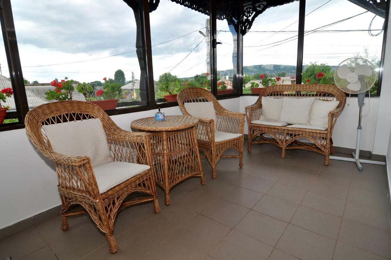 Bed & Breakfast Popamuseum Tarpesti Strada Muzeului Nr 28 Tîrpeşti Eksteriør bilde